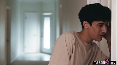 Arab Stepmom Cougar Squirts But It Gets Seen