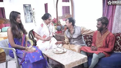 Bete Ke Shadi Dekhne Aaya Sasurji Bahurani Ke Maa Ke