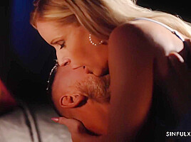 Blonde Babe Gets Her Pussy Licked While She Sucks