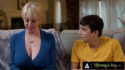 Curvy Milf Offers Herself To Horny Teen