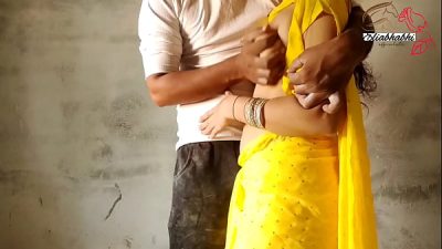 मकान मालकिन की वर्कर के साथ चुदाई !
