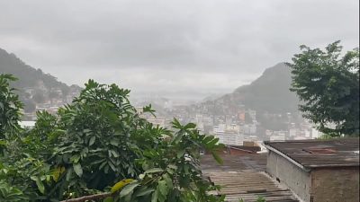Famosinha do insta da a bucetinha para o negão no alto de Copacabana RJ