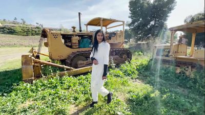 Farmer Girl And Pumps