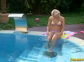 Filthy Solo Teen Kimmy Shoves Dildo Up Her Pussy