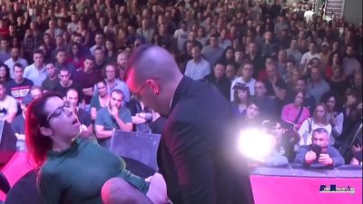Grndes Tetas Romanticas De Zenda En Publico Chupando