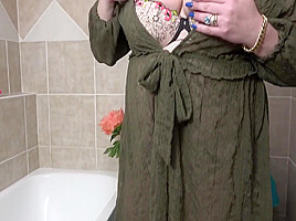 Horny Mature Bbw Debutant Arci Is Taking A Bath