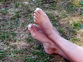 Nervous arabic hip hop pointing feet preview