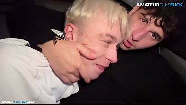 Omg Two Friends Suck Each Other Off In The Car