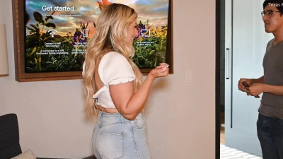 Watch This Moms Friend Uses Her Big White Ass To Make