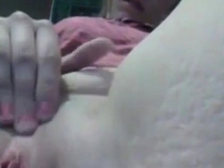 Wet Pussy Rubbing Amateur Squirts On Webcam