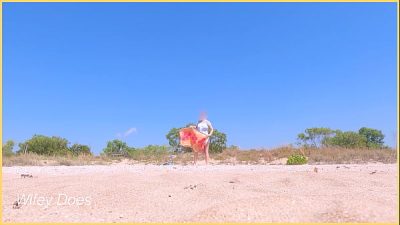 Wifey Fully Nude At The Beach Showing Everyone
