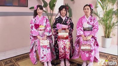 Young Japanese Chicks Get Naughty And Show Their