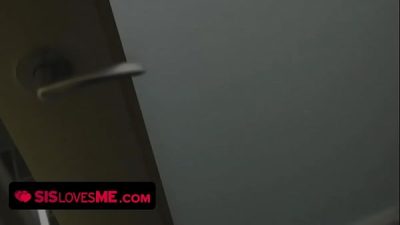 Chloe Scott Is A Smoking Hot Stepsis Who Is Very
