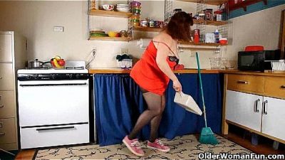 Chubby Mom In Pantyhose Rubs Pussy With Dish Brush