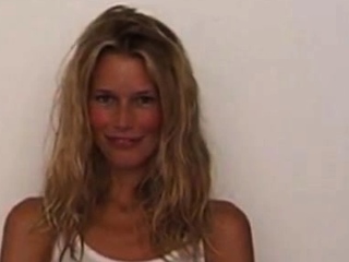 Claudia Schiffer Zeigt Nippel In Einem Durchsichtigen