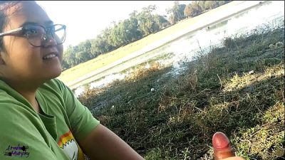 Corrida En Publico A Un Lado Del Lago