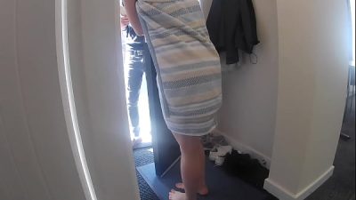 Delivery boy fucks horny young mom
