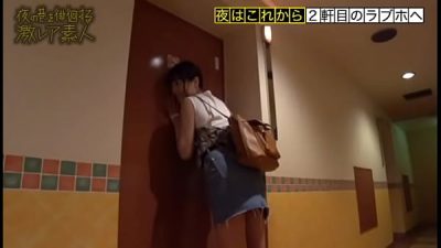 何軒かハシゴして満足したのでミズキちゃん自身の喘ぎ声を聞かせて貰うことに。録音した物を流しながら、彼女のおま○こに電マを当てるとうっとり顔で気持ちよさそうにしています。気持ちが高まったところで男優にバトンタッチし、更に性感帯を刺激していきます。https://is.gd/1gCeit