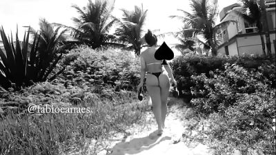Esposa Exibicionista Na Praia Com Fio Dental Passeando