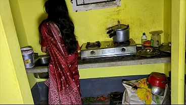 Hot Indian Desi Bhabhi In A Sensual Mood