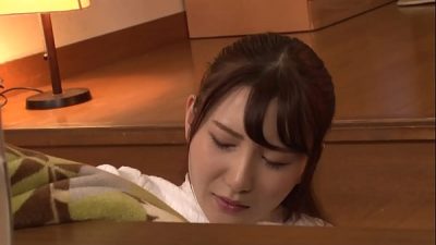 https://bit.ly/3rO37OH　こたつの中でイタズラ！近くに友達がいるのに…こんなコトしないでよぉっ！周りの事は気にも留めず炬燵の中でアツ～いセックス！【パート4】