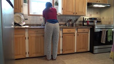 Kurdish Cleaning Maid Lets Her Employer Cum Inside