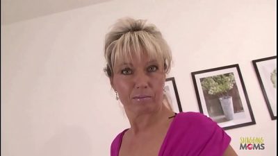 Mature Gets Cum On Her Hairy Pussy After Being Fucked
