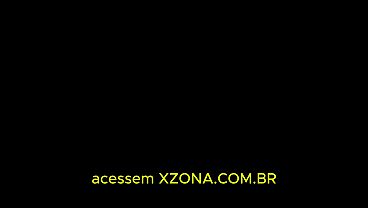 Meia-irmã gostosa compartilha o quarto com o meio-irmão