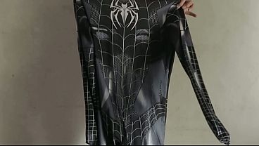 Ngentotin Cewek Cosplay Spiderman Hitam Sampai Keluar