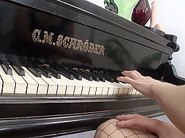 Piano Artist Gets Double Screwed