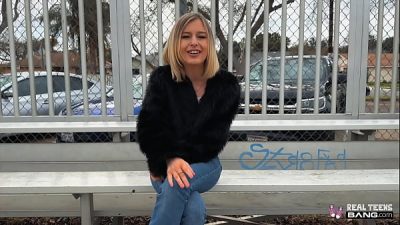 Real Teens Kinky Teen Loves To Flash In Public