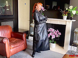 Red Xxx Gets Off In Her Full Leather Outfit