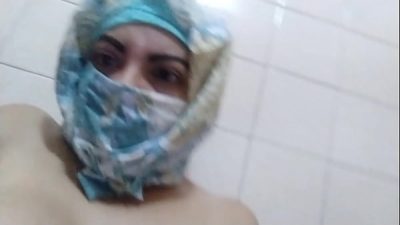 Squirting On My Feet For You In Iran While Husband