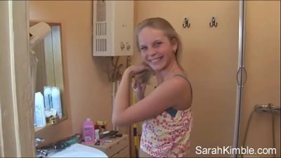 Sweet Sarah Strip Off Her Clothes And Showing Natural