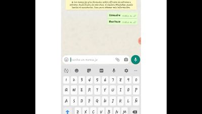 WhatsApp  con mi comadre mientras su marido no está en casa ..me muestra su culito /