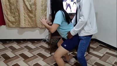 While my husband’s cuckold is not at home I fuck with my personal trainer, how rich he puts his cock in my tight pussy is much better than my husband