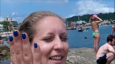 Bucear en la playa de Bombinhas en SC al sur de Brasil