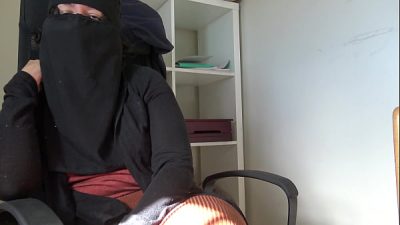 Egyptian Cuckold Wife Cheating And Uses Very Dirty