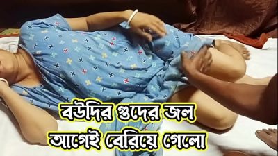 Hot Desi Bengali Bhabhi Came Out Pussy Water First