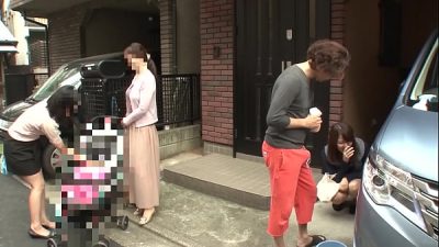 https://bit.ly/3AhXNa7　妻のママ友がすげー巨乳！思わずチラ見してたらバレた！気まずいと思っていたら、彼女は溜まってたのか、俺の事を求めてきて、ラッキーと思いつつハメる！感じまくる巨乳ママ友！しかも中出しをせがんできた！ 人妻 主婦 熟女 寝取り 寝取られ 浮気 不倫 発情 騎乗位 フェラチオ パイズリ  乳首責め  亀頭責め 巨乳 美乳 黒髪 ロング パート2