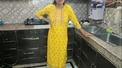 Indian Desi Bhabhi Kitchen Main Khana Bana Rhi Thi