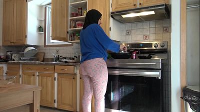 Muslim Milf Lets His Big French Cock Cum Inside