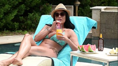 Sunbathing Hottie Anissa Kate Takes A Titty Cumshot