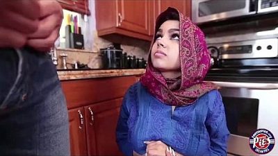 Teen in hijab gets a huge load in her pussy