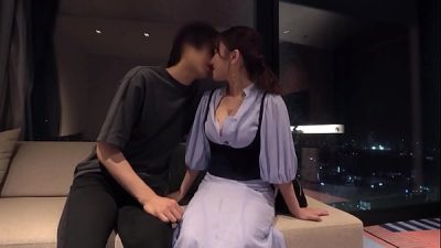 パート1【ホテルの誘いを秒でOKする世間知らずの甘えん坊！彼女になるため自らゴム無しSEX懇願！！】我慢ができずに一旦パチ屋のトイレでフェラ抜き！ホテルに着いたら上目遣いで甘えん坊美巨乳を上下に揺らしながら激しく騎乗位！生中出しキメたらコスプレさせて2回戦目！！セフレから彼女へ昇格なるか！？