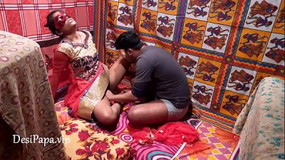 Horny Indian Aunty Fingering Pussy Showing Desperation For Hot Sex